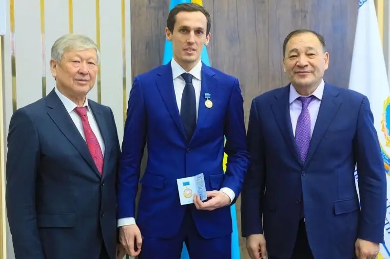 Футболист Юрий Логвиненко стал почетным гражданином Актюбинской области