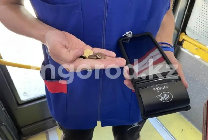 Налом новая цена: проезд подорожал в автобусах Уральска