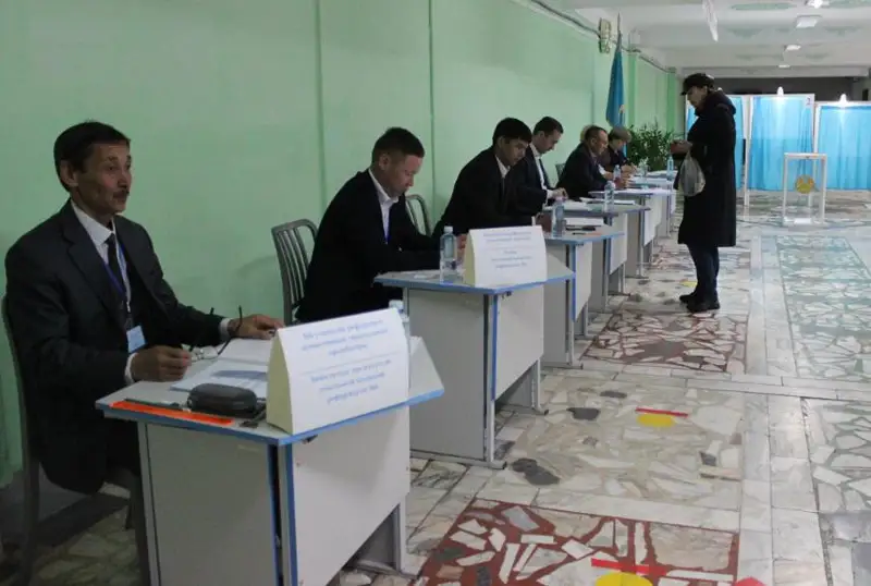 Павлодарцы голосуют на 528 избирательных участах