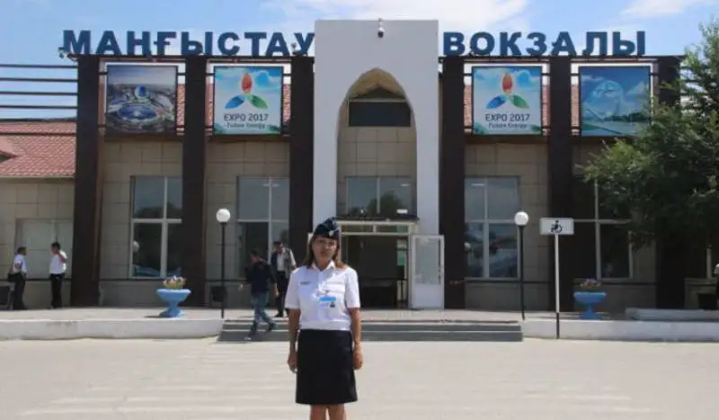 Ресейліктер нәрестені құтқарып қалған ақтаулық жолсерік туралы фильм түсіруде