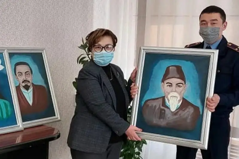 Сотрудники акмолинского ДУИС подарили портреты великих поэтов театрам и филармонии