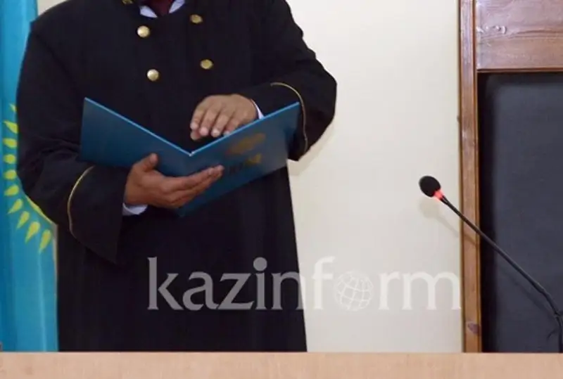 Главу подразделения павлодарского филиала КТЖ осудили за поборы и хищение