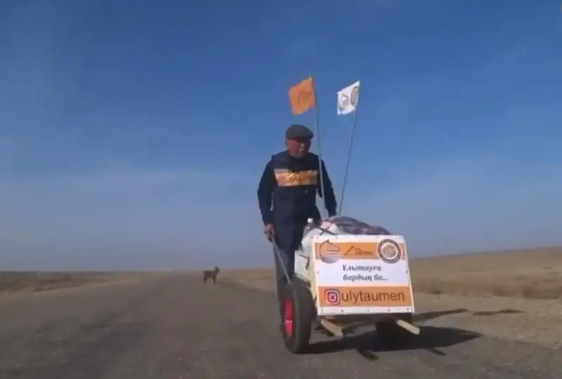 Путешественник из Улытау пешком дошел до Талдыкоргана