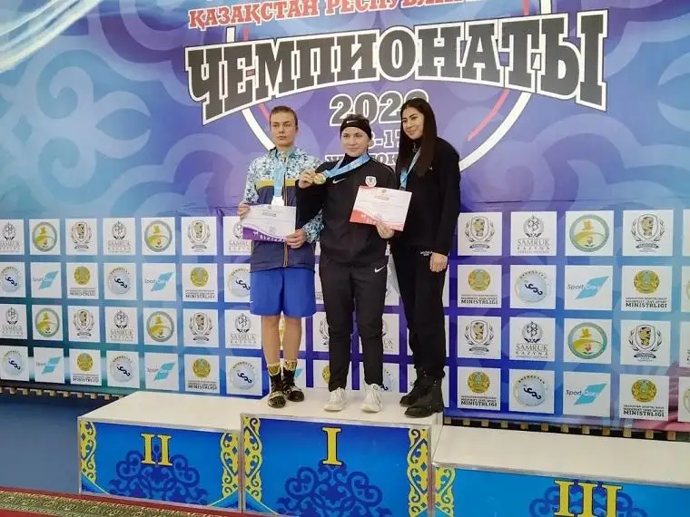 Два золота и бронзу завоевали костанайки на чемпионате РК по боксу