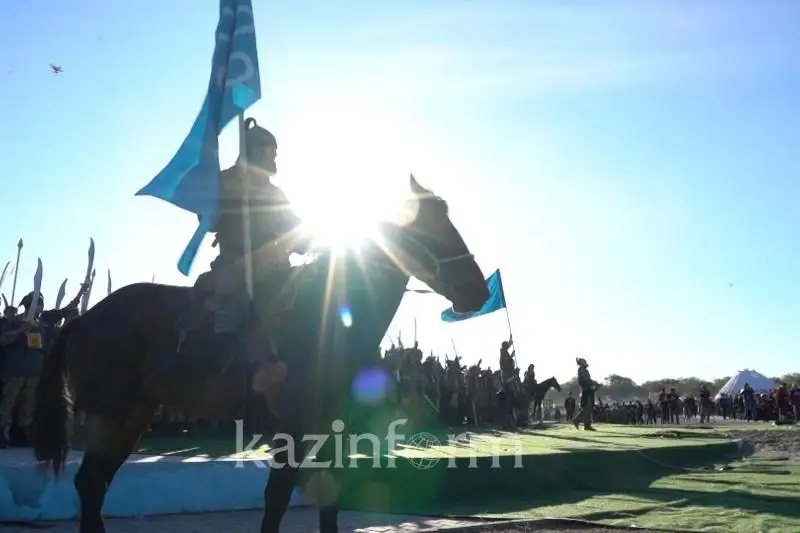 تالدىقورعانداعى تاريحي قويىلىمدى تاماشالاعاندار تۋرا ۇرىس الاڭىندا جۇرگەندەي اسەر الدى