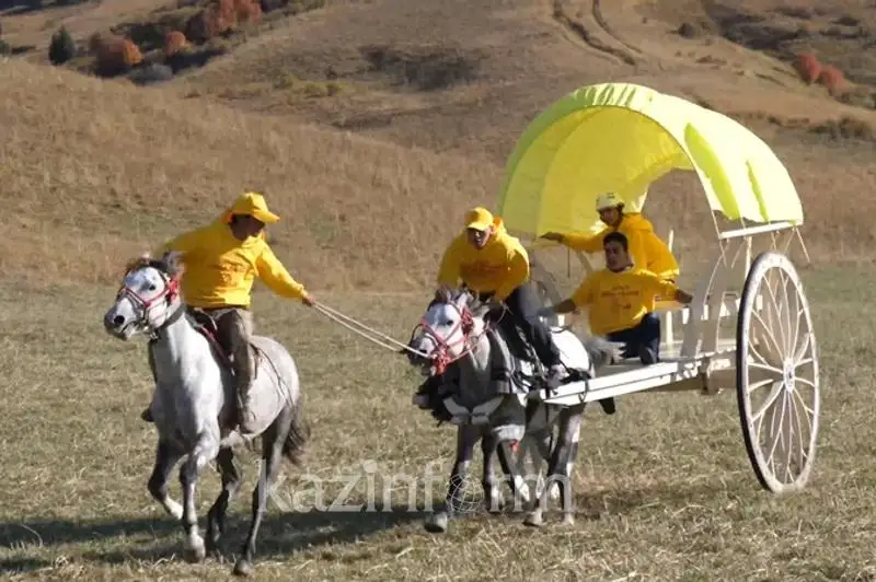 الماتى وبلىسىندا تۇڭعىش رەت اربا جارىسى ءوتتى