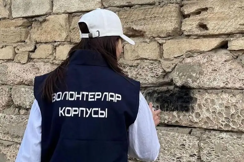 Граффити с рекламой наркотиков уничтожили волонтеры в Актау