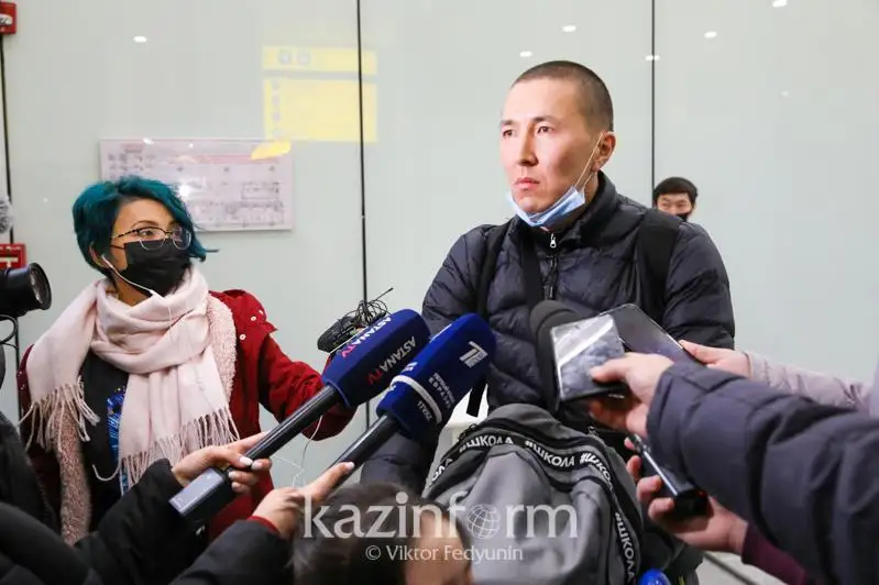 Прилетевшие из Польши казахстанцы рассказали, как добирались на родину