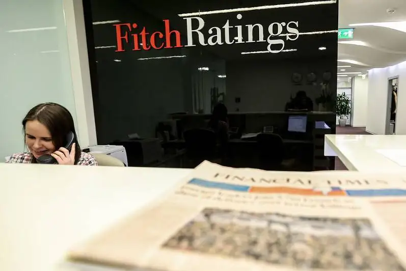 Fitch halyqaralyq agenttigi Reseıdiń 20 óńirindegi reıtıngin keri qaıtaryp aldy