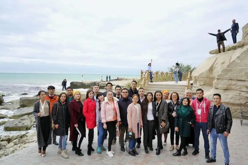 شەتەلدە تۇراتىن ەتنيكالىق قازاقتار قازاقستاننىڭ كيەلى جەرلەرىن ارالادى