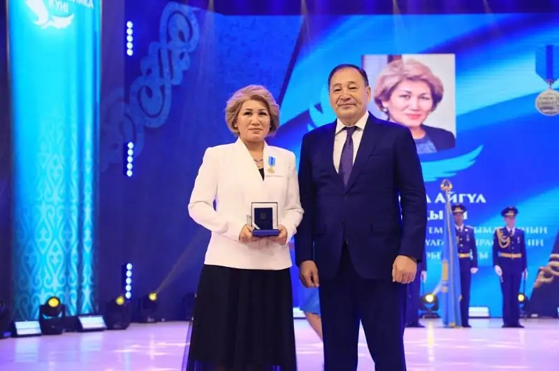 Накануне Дня Республики ряду актюбинцев присуждены государственные награды