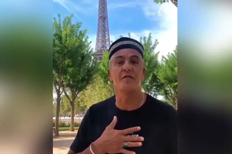 الەمگە ايگىلى «تاكسي» فيلمىنىڭ باستى كەيىپكەرى اباي ولەڭىن وقىدى