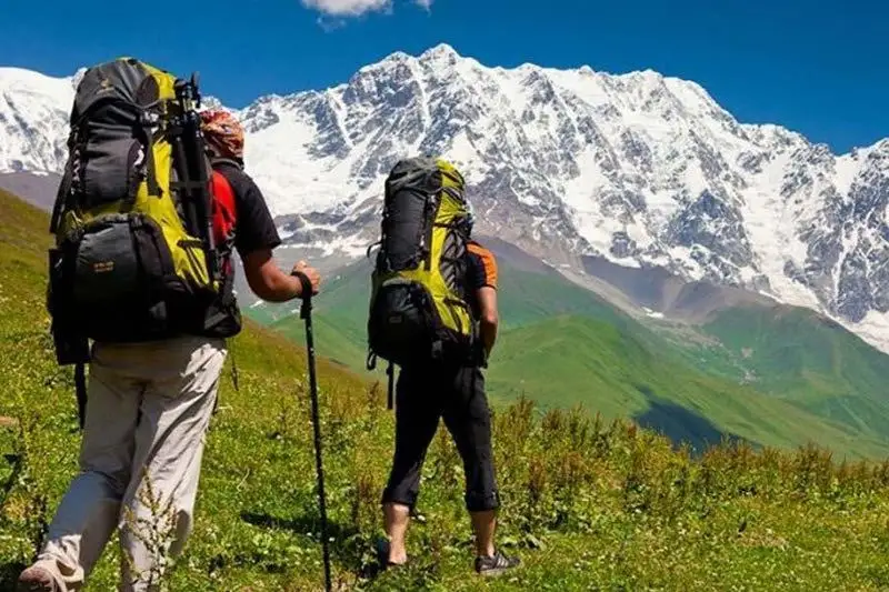 الماتىدا تاۋعا شىعاتىن تۋريستەرگە ەسكەرتۋ جاسالدى