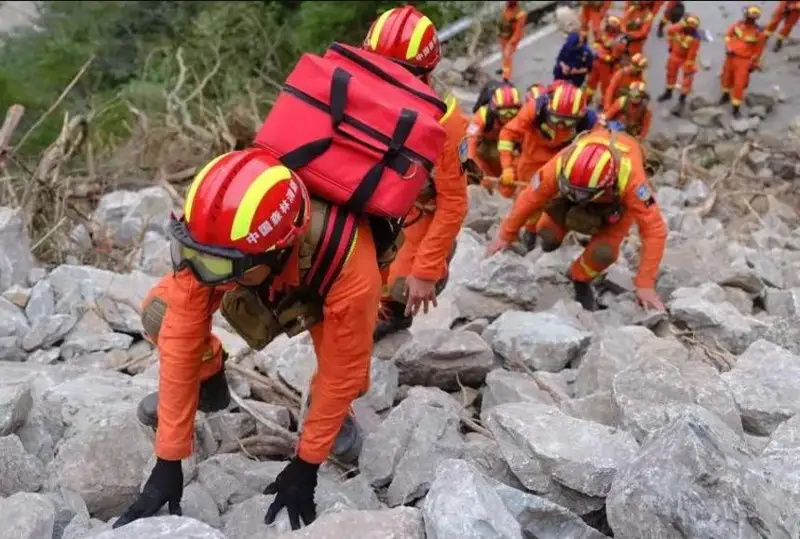 Раненый мужчина 17 дней провел в горах Китая