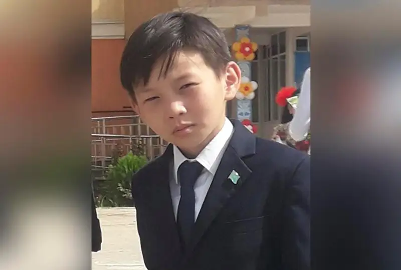 Спасшего девочку из выгребной ямы 10-летнего мальчика наградят в Алматинской области