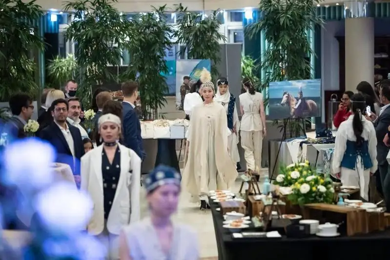 Коллекцию одежды казахстанских дизайнеров представили в Бельгии и Люксембурге