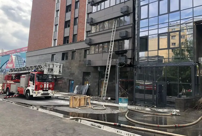 Строящийся жилой комплекс горел в Алматы
