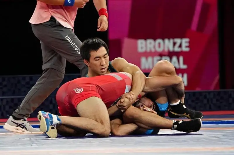 وليمپيادا: دانيار قايسانوۆ «قولا» ءۇشىن كۇرەستە قارسىلاسىنا ەسە جىبەردى