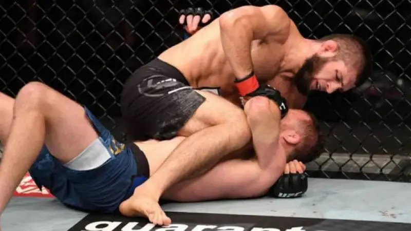 نۇرماگومەدوۆ رەكورد ورناتىپ، UFC تاريحىنا ەندى