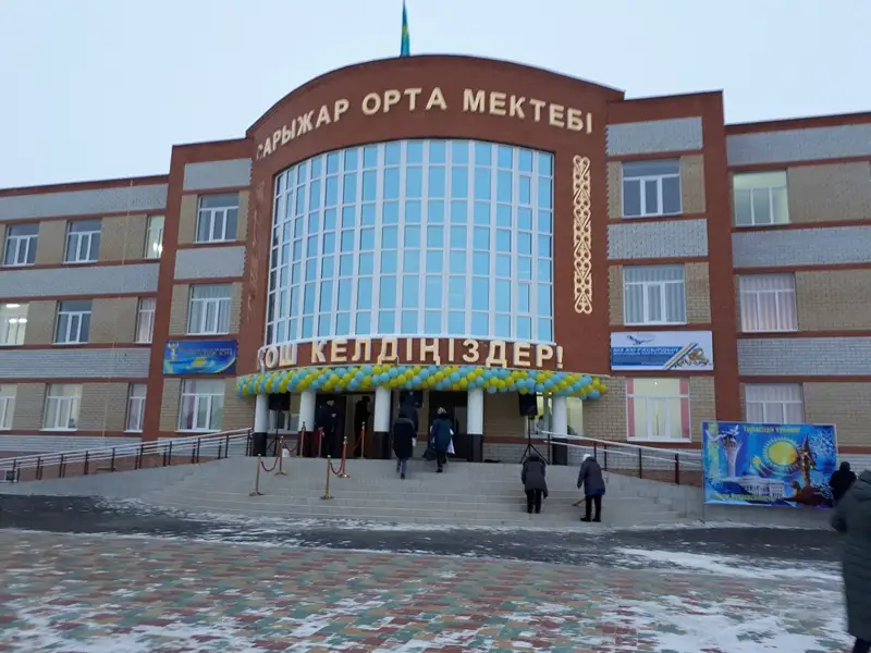 Бердібек Сапарбаев оқушыларға әкім болудың жолын айтып берді