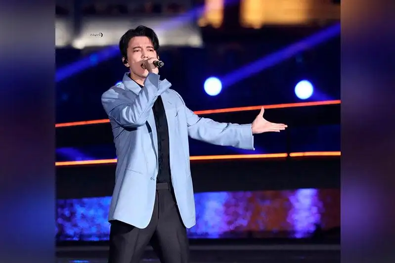 ديماش «جىبەك جولى» حالىقارالىق كينوفەستيۆالىندە ءان شىرقادى