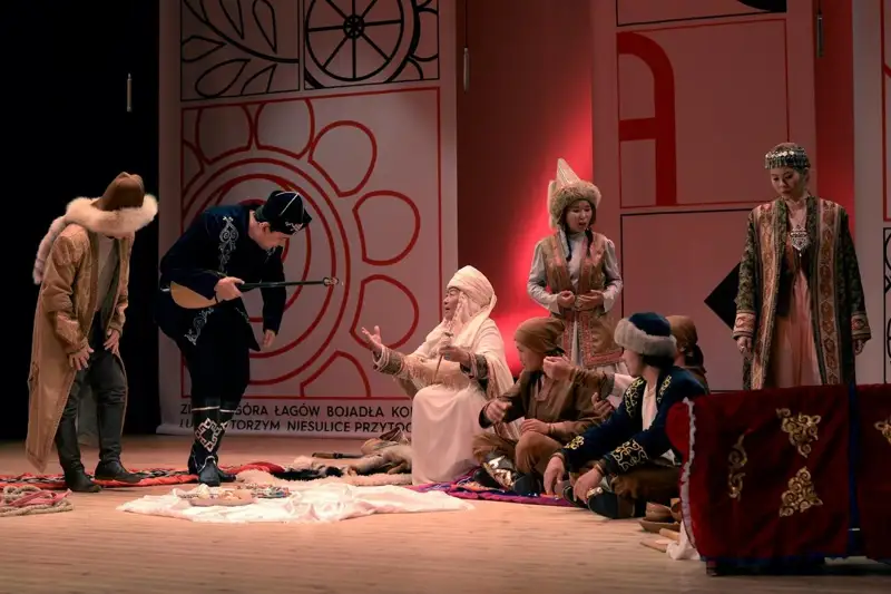 قازاقتىڭ سالت-ءداستۇرى تۋرالى كورسەتىلىم پولشادا ارنايى جۇلدەگە يە بولدى