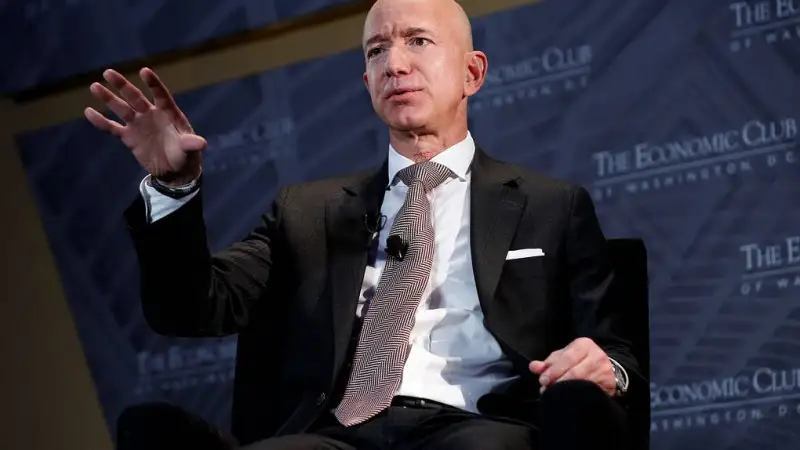 دۇنيە جۇزىندەگى ەڭ باي ادام مەملەكەتتەن ءوزىن مۇقيات تەكسەرۋدى سۇرادى