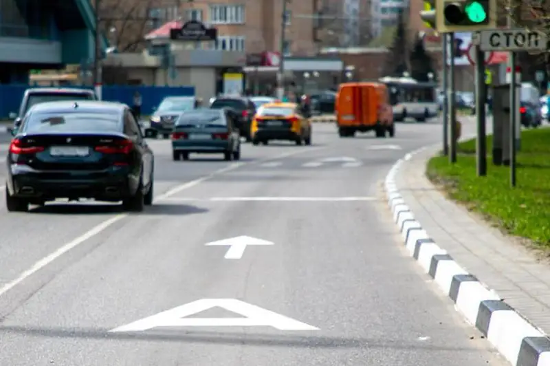 Более 80% алматинцев против движения легковых авто по Bus Lane - опрос