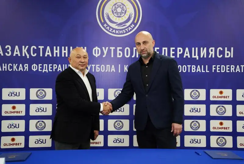 Федерация футбола Казахстана продлила контракт с Магомедом Адиевым