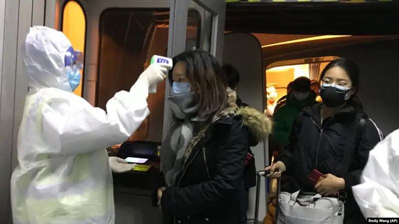 قىتاي ۋحاننان وزبەك ستۋدەنتتەرىن ەۆاكۋاتسيالاۋعا رۇقسات بەرمەدى