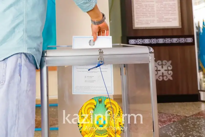 За поправки в Конституцию проголосовали 74,8%  казахстанцев - итоги exit-poll