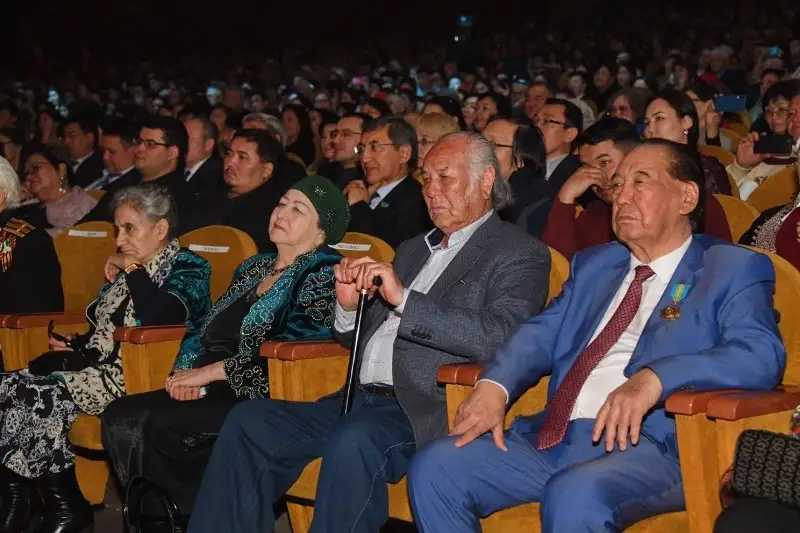 دۋلات يسابەكوۆ اباي كەشى جونىندە: جۇرەككە ۇلكەن ۇيا سالعانداي بولدى