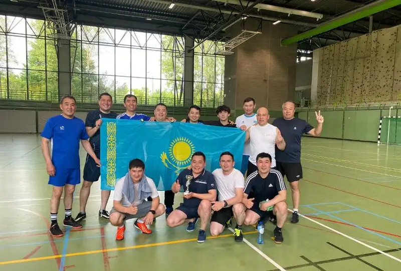 Команда посольства Казахстана в Бельгии победила в турнире по мини-футболу