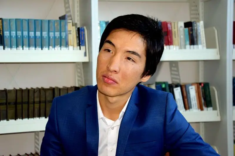 باتىرحان سارسەنحان ت م د ەلدەرىنىڭ ەڭ ۇزدىك اقىنى اتاندى