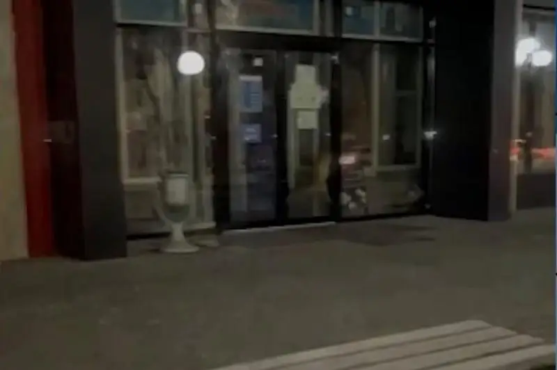 اتىراۋ قالاسىنىڭ كوشەسىندە تۇلكى ءجۇر