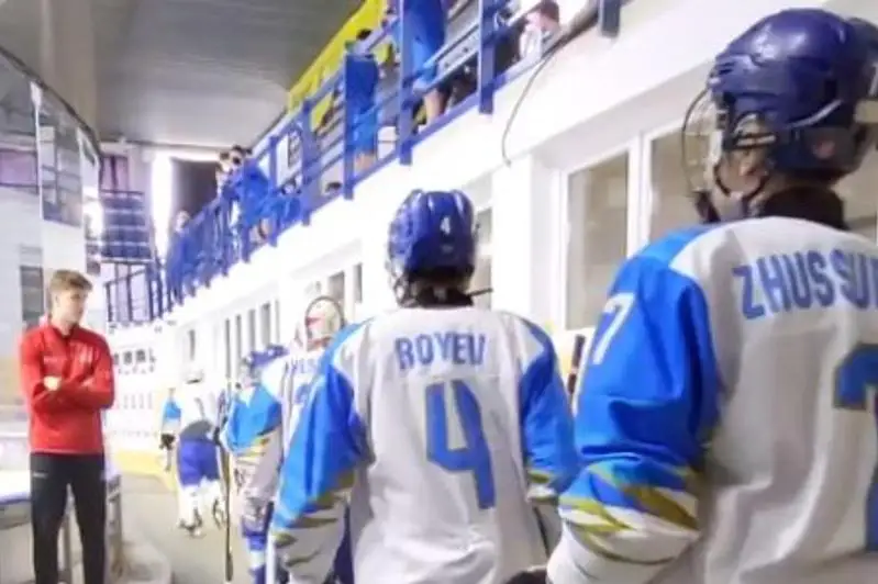 Сборная Казахстана проиграл на старте юношеского чемпионата мира по хоккею