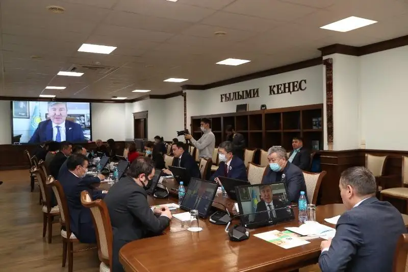 قازاق پەن تۇرىكتىڭ ۇلى اقىندارىنا ارنالعان بارەلەف تانىستىرىلدى