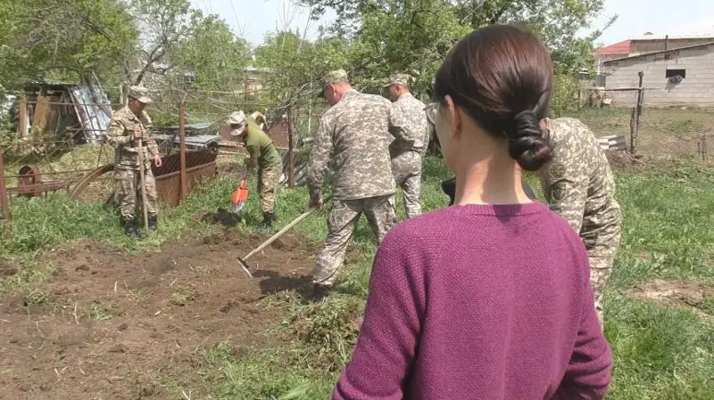 Ветеранам ВОВ помогают военнослужащие регионального командования Юг