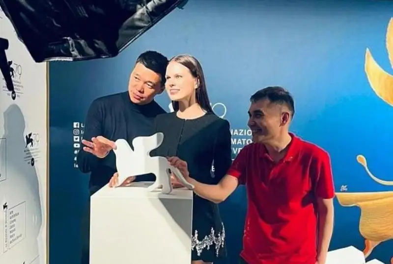 Казахстанским актерам вручили специальную премию на кинофестивале в Венеции