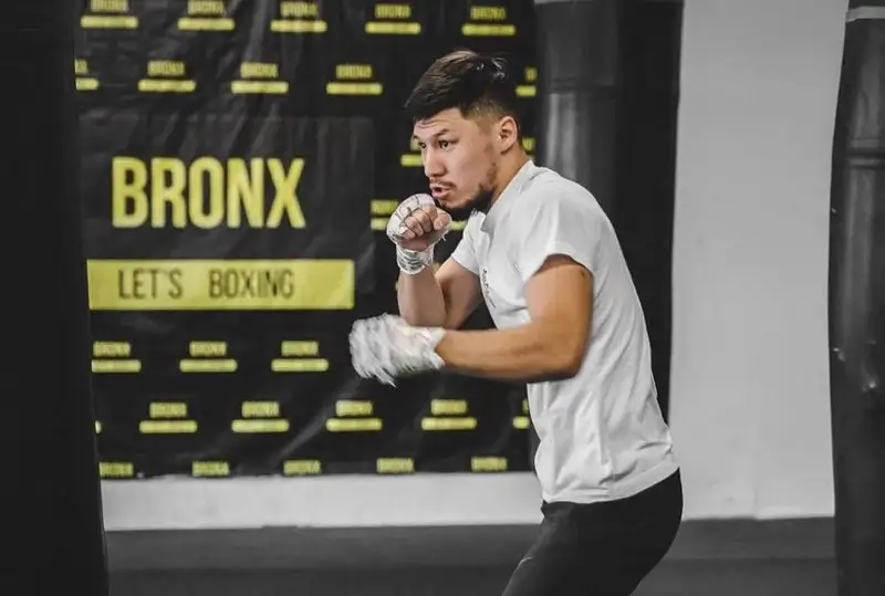 Казахстанский боксер сразится против соперника с 22 боями