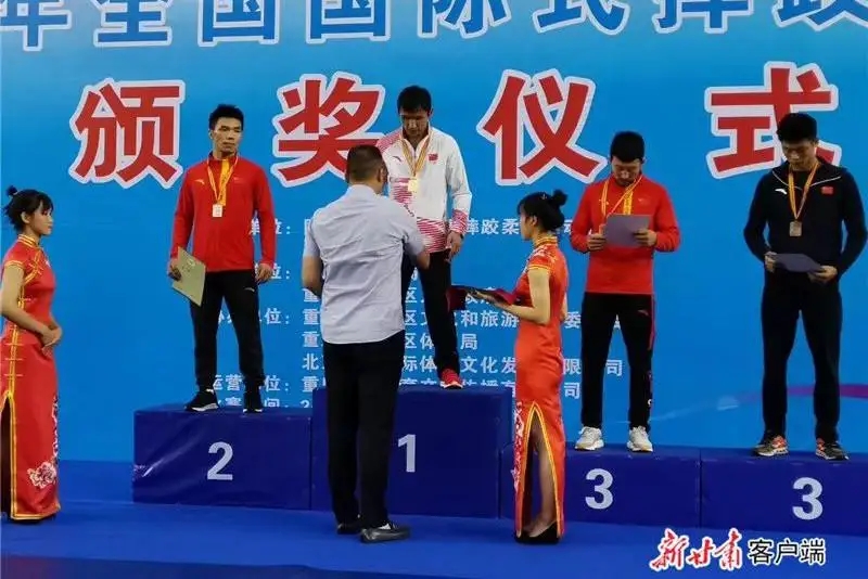 قازاق بالۋانى قىتاي چەمپيوناتىندا باس جۇلدەنى جەڭىپ الدى