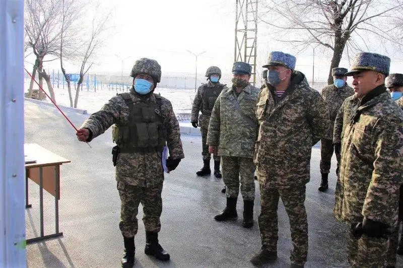 Qorǵanys mınıstri Almaty jáne Qapshaǵaı garnızondarynyń áskerı bólimderin tekserdi