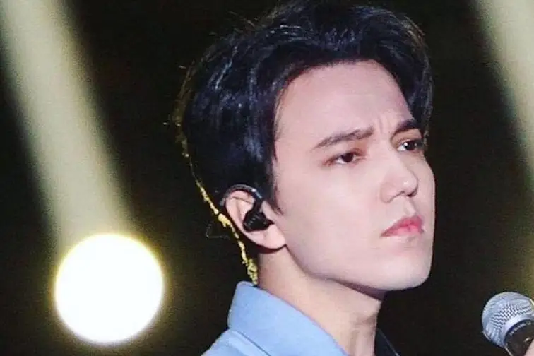 قىتاي پروفەسسورى ديماش قۇدايبەرگەندى «ۇلى ءارتىس» دەپ باعالادى