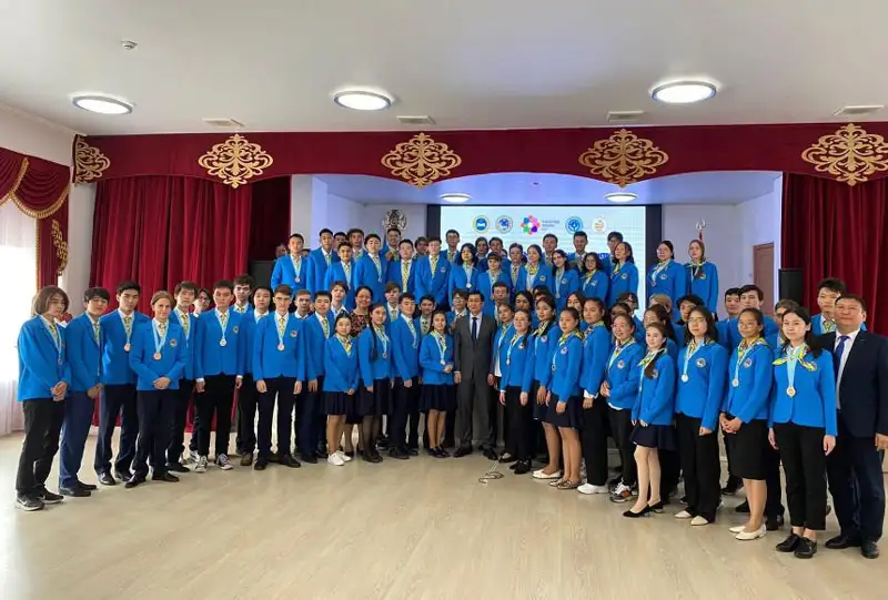 Bıyl elimiz boıynsha 920 oqýshy respýblıkalyq olımpıadanyń júldegeri atandy - mınıstr
