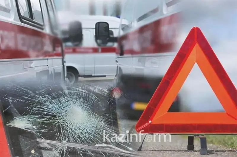 Atyraýda kólik aýdarylyp, 5 adam aýrýhanaǵa jetkizildi