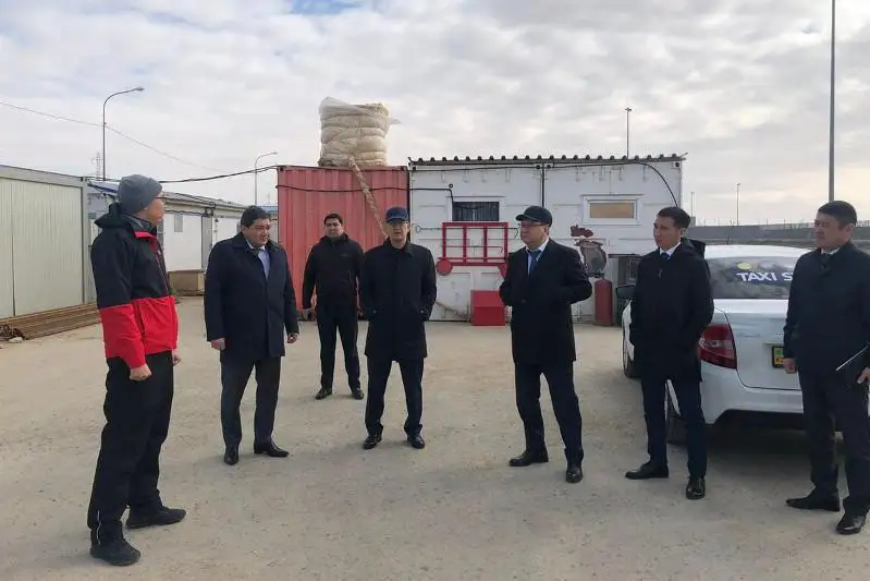 Сенаторы посетили СЭЗ в городе Актау