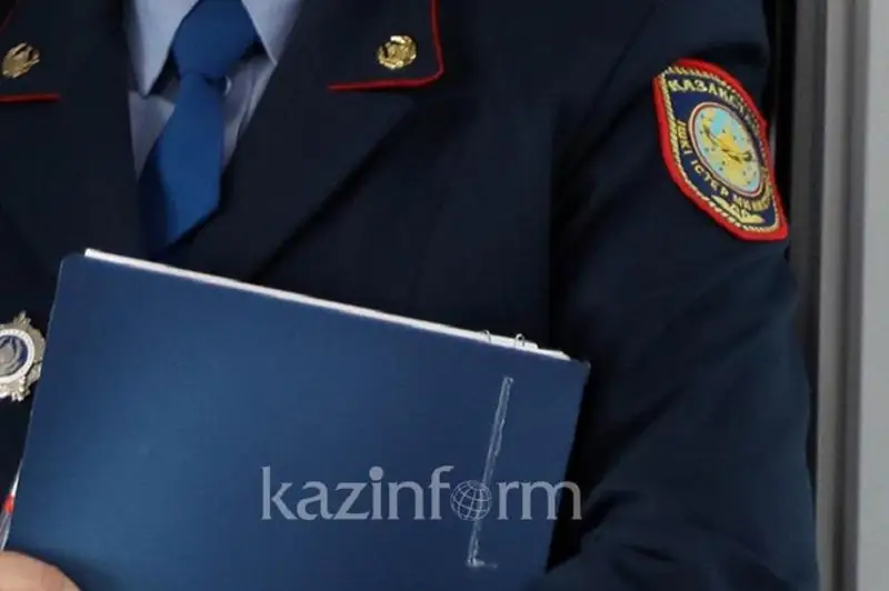 Qaraǵandyda polıtseılerden aqsha bopsalaǵan bloger 3,5 jylǵa sottaldy