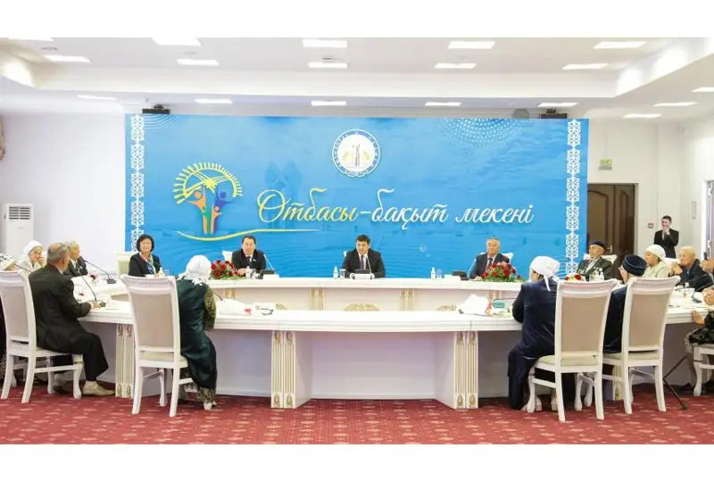 Қызылорда облысының әкімі еңбектен береке тапқан үлгілі отбасылармен кездесті