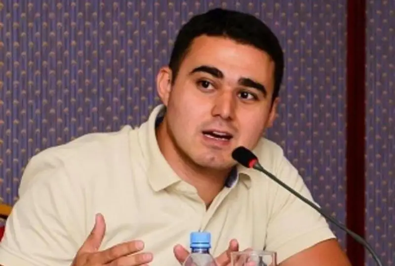 «Ádil sóz» qory qamaýǵa alynǵan jýrnalıst Mızaıl Kozachkovqa kómektesýge daıyn
