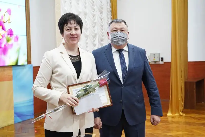 Матерей и жён погибших при исполнении полицейских поздравили в Костанае